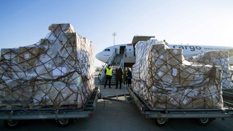 Covid-19 y la pugna en el mundo por conseguir respiradores, ventiladores y mascarillas.