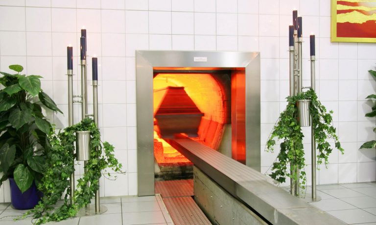 La industria de los cementerios, funerarias y crematorios: ¿cuánto cuesta morirse en Chile?