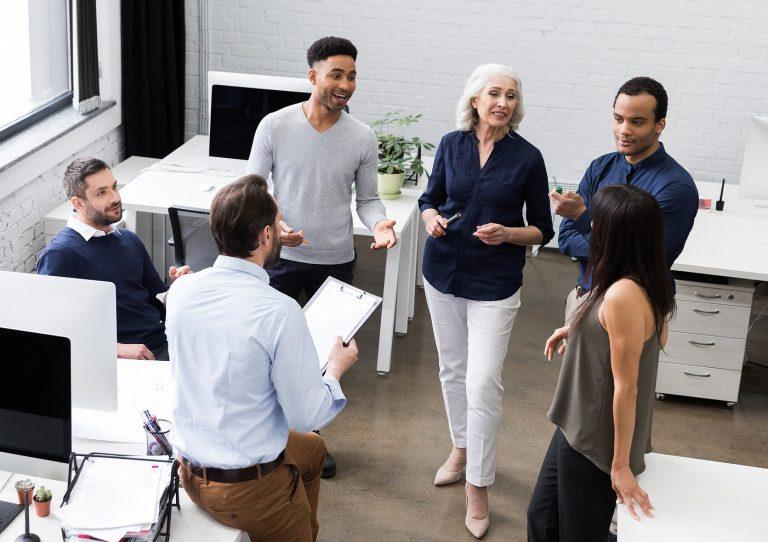 Colaboradores en 17 sectores industriales declaran ser felices en el lugar de trabajo