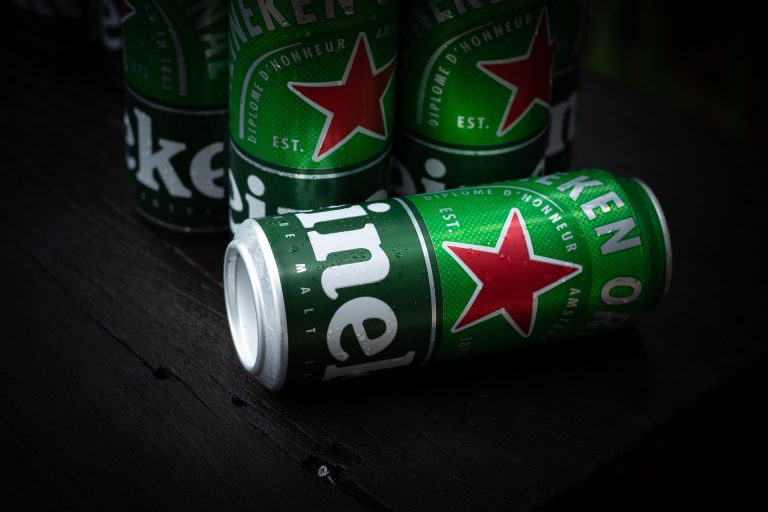 Heineken anuncia recorte de personal por caída en la venta de cervezas
